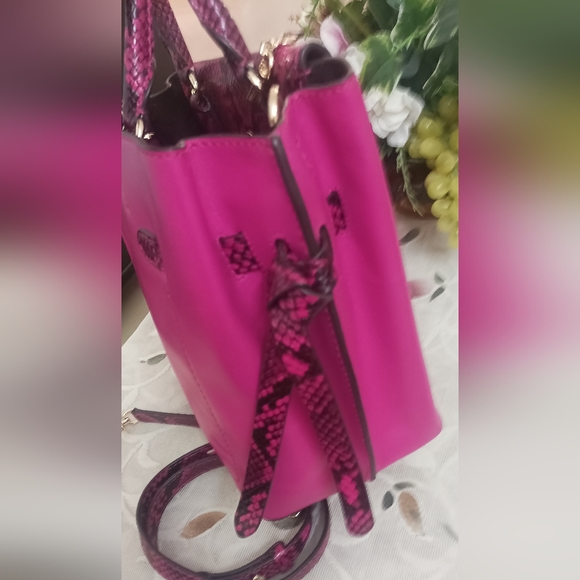 Authentic Michael Kors Hamilton Legacy Large Bag in Fuschia and Croc effect - Picture 8 of 12